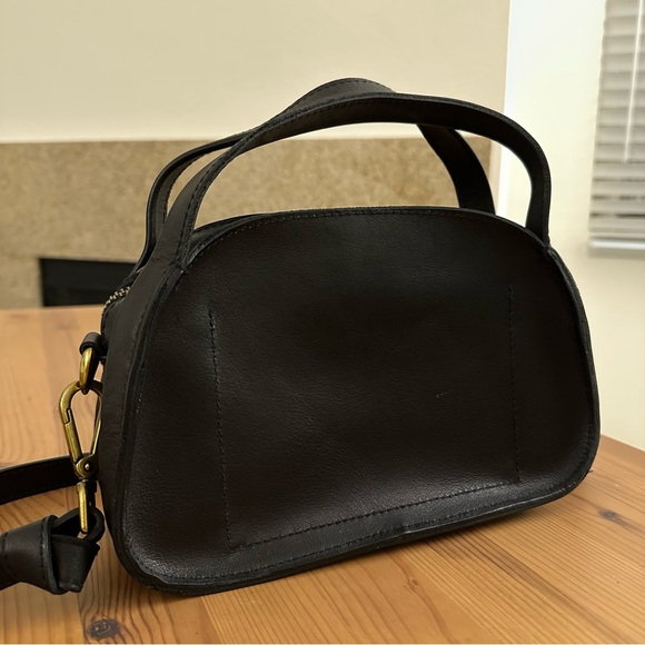 NEW Madewell Sydney Zip-Top Leather Crossbody Bag in Black with Gold Hardware - Picture 8 of 10